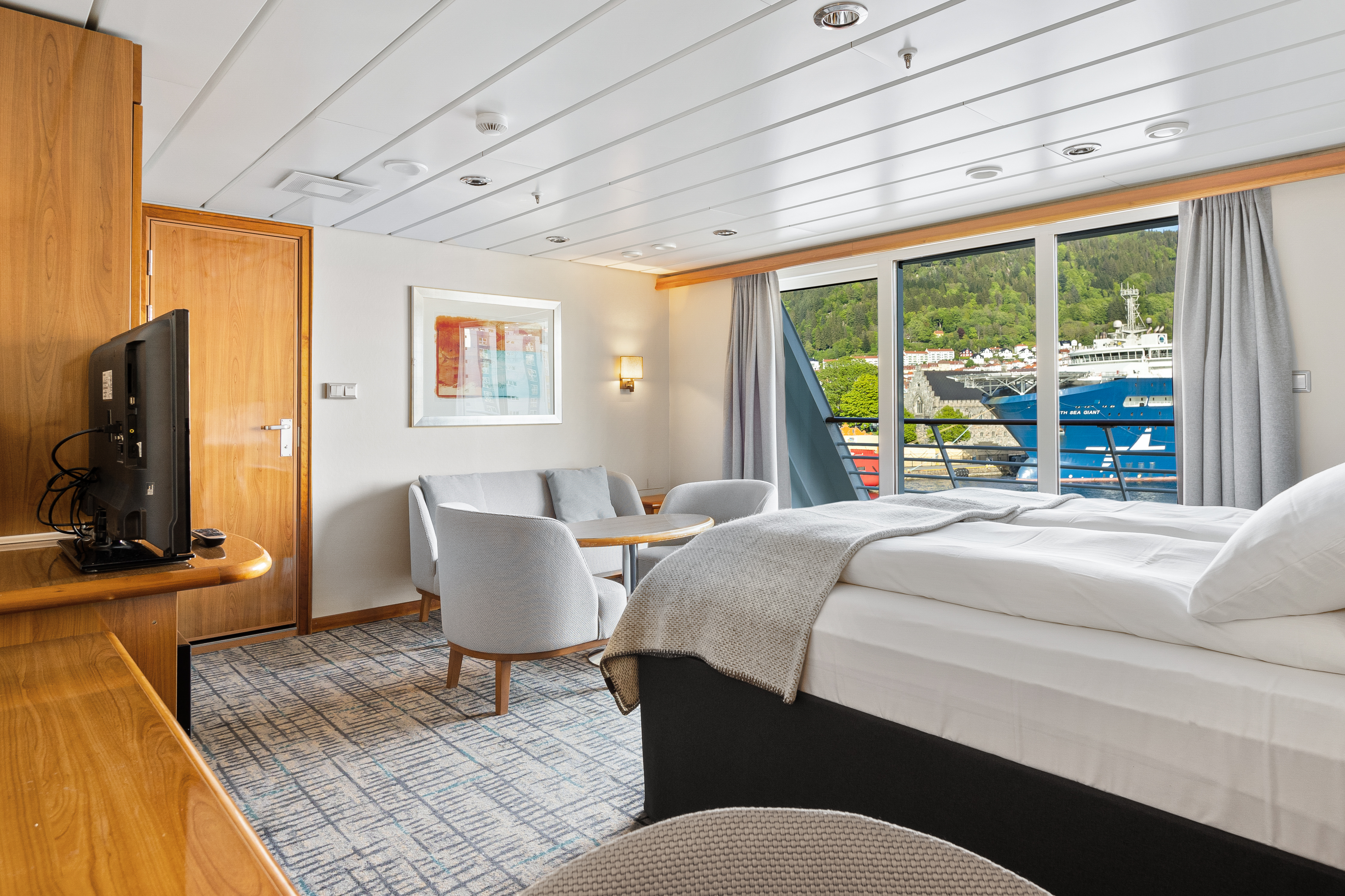 Expedition Suite | Suite on middle deck with balcony